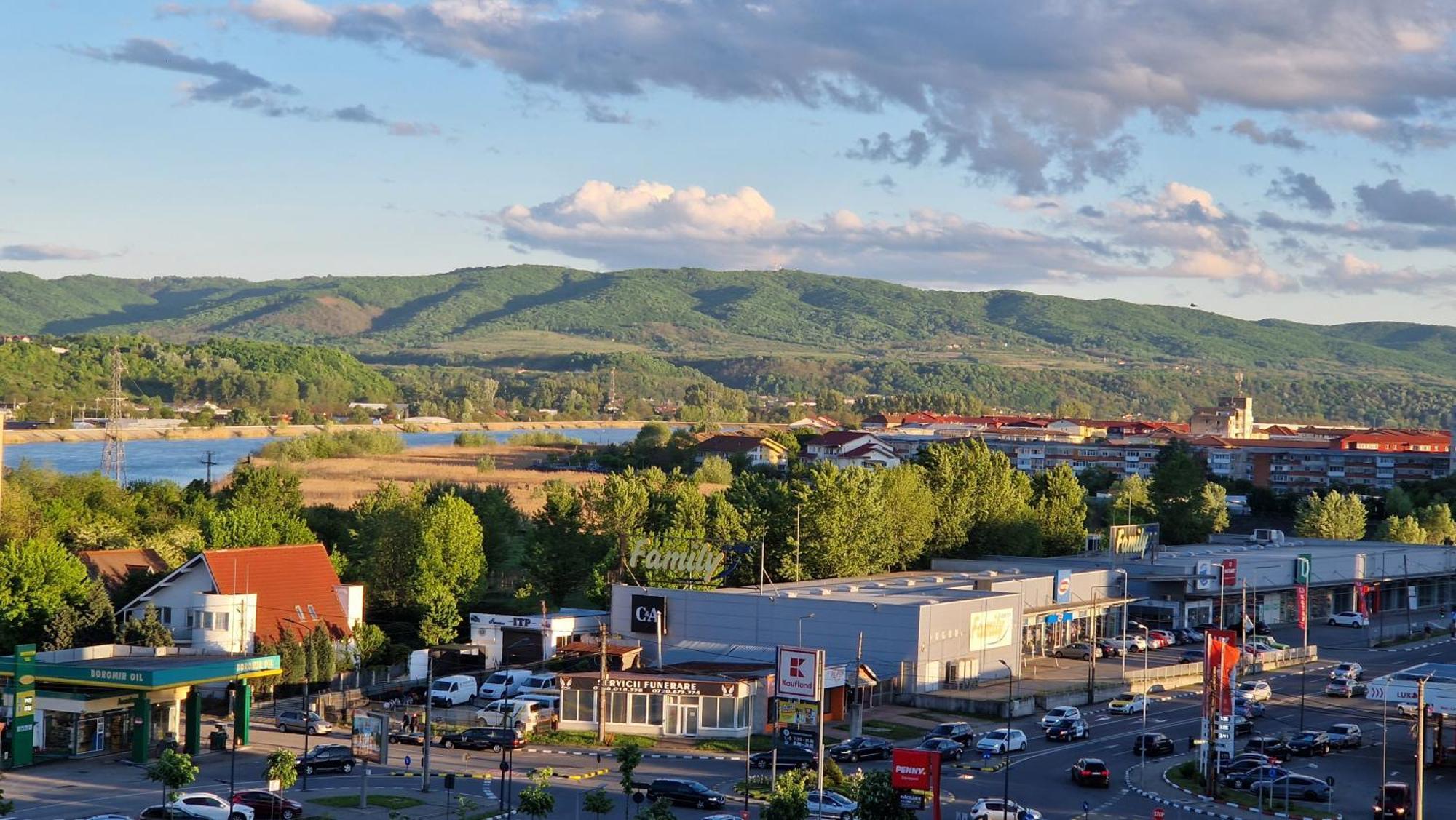 Central Modern View Ap Râmnicu Vâlcea Eksteriør bilde
